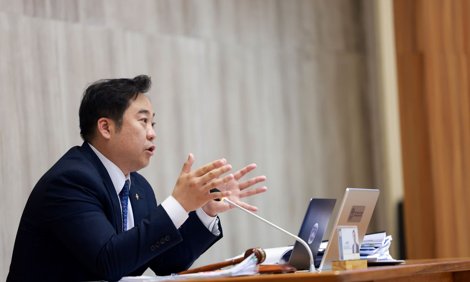 ДУГУЙН БОЛОН ЯВГАН ЗАМЫН АЖЛЫГ БАЙГАЛИЙН ЧУЛУУН ХАВТАНГААР ШИНЭЧЛЭН ЗАСАЖ БАЙНА